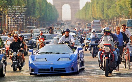 La Bugatti EB110 descendant les Champs-Elysées. Jean-Philippe Vittecoq au volant, Alain Delon en passager !