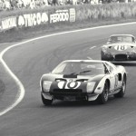 Le Mans 1964 : l'apprentissage. La GT40 Mk.I numéro 10 de Phil Hill et Bruce McLaren.