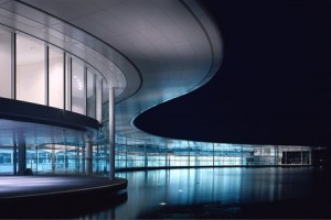 Le McLaren Technology Center (photo © Foster + Partners)