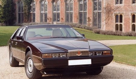 Droit dans le mur : Aston Martin Lagonda